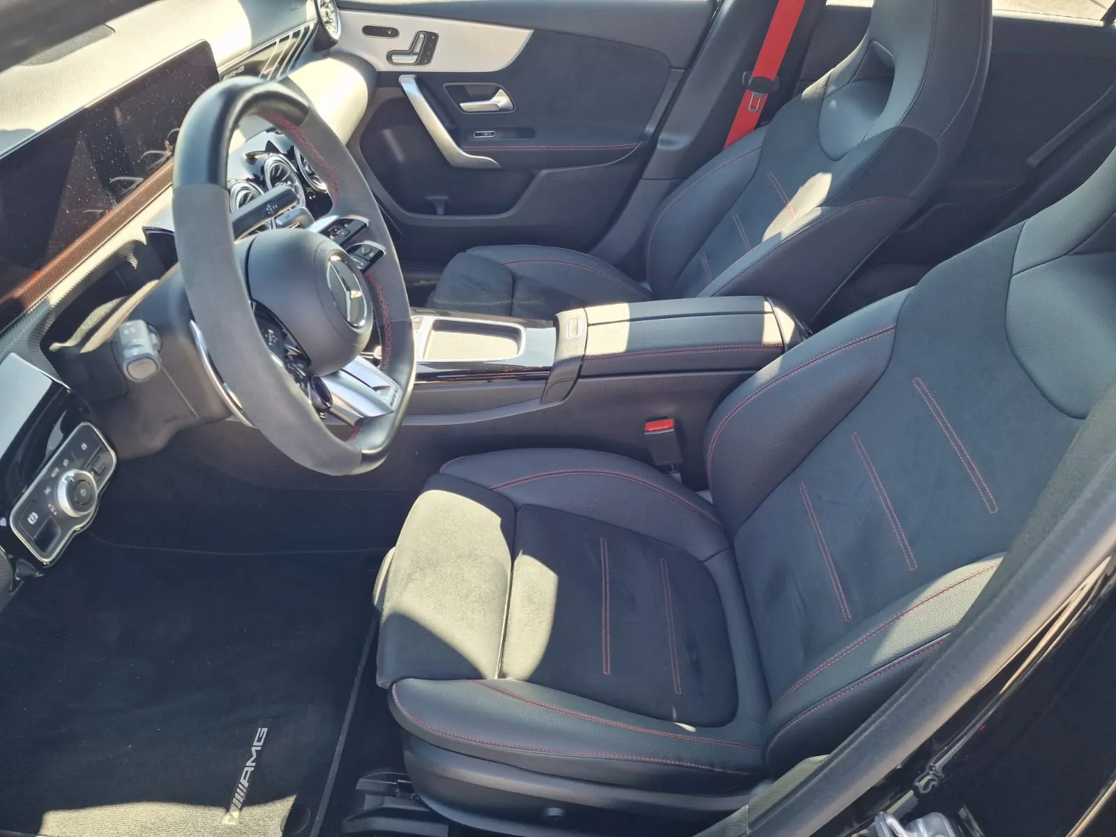 
								Mercedes-Benz A45SAMG 4MATIC full									