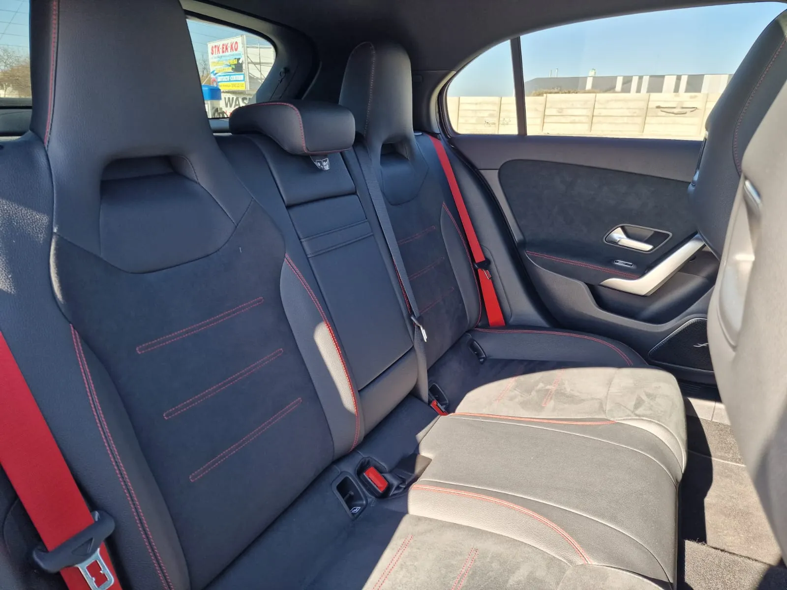 
								Mercedes-Benz A45SAMG 4MATIC full									