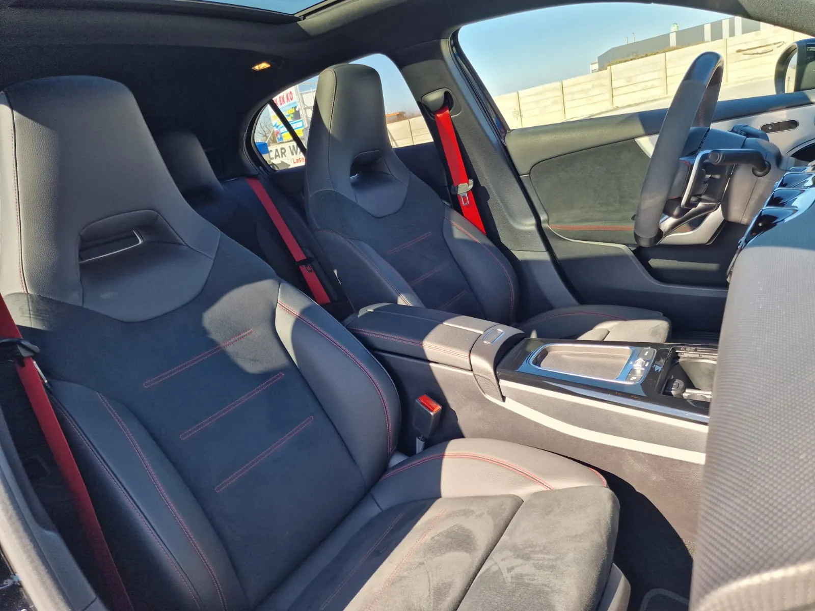 
								Mercedes-Benz A45SAMG 4MATIC full									