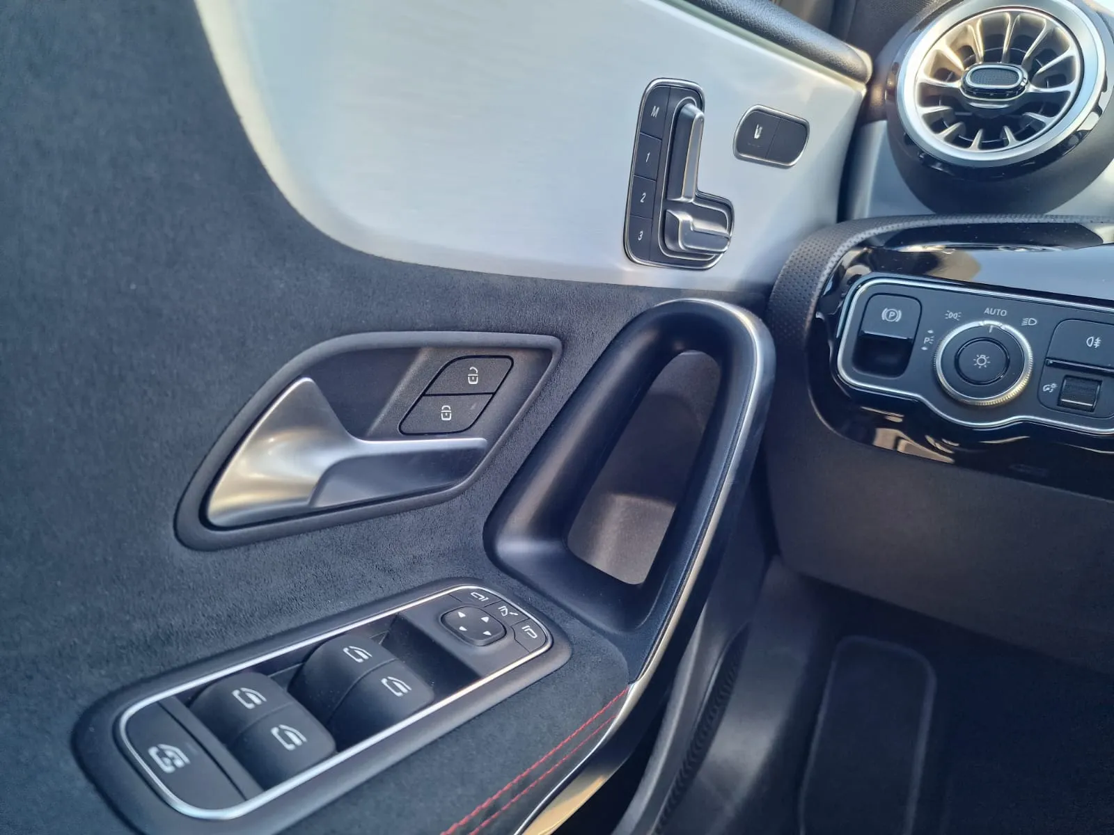 
								Mercedes-Benz A45SAMG 4MATIC full									