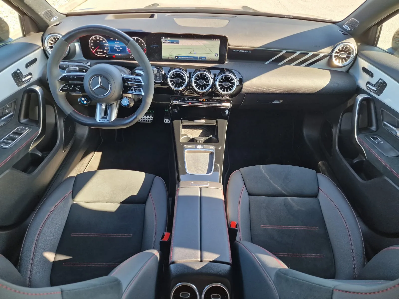 
								Mercedes-Benz A45SAMG 4MATIC full									
