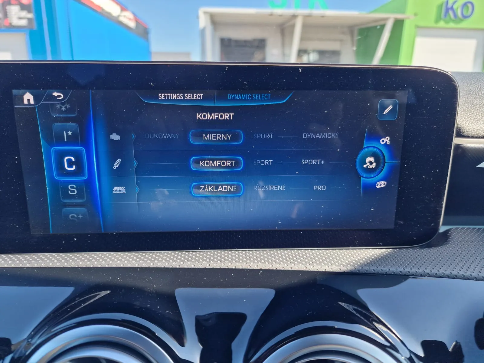 
								Mercedes-Benz A45SAMG 4MATIC full									