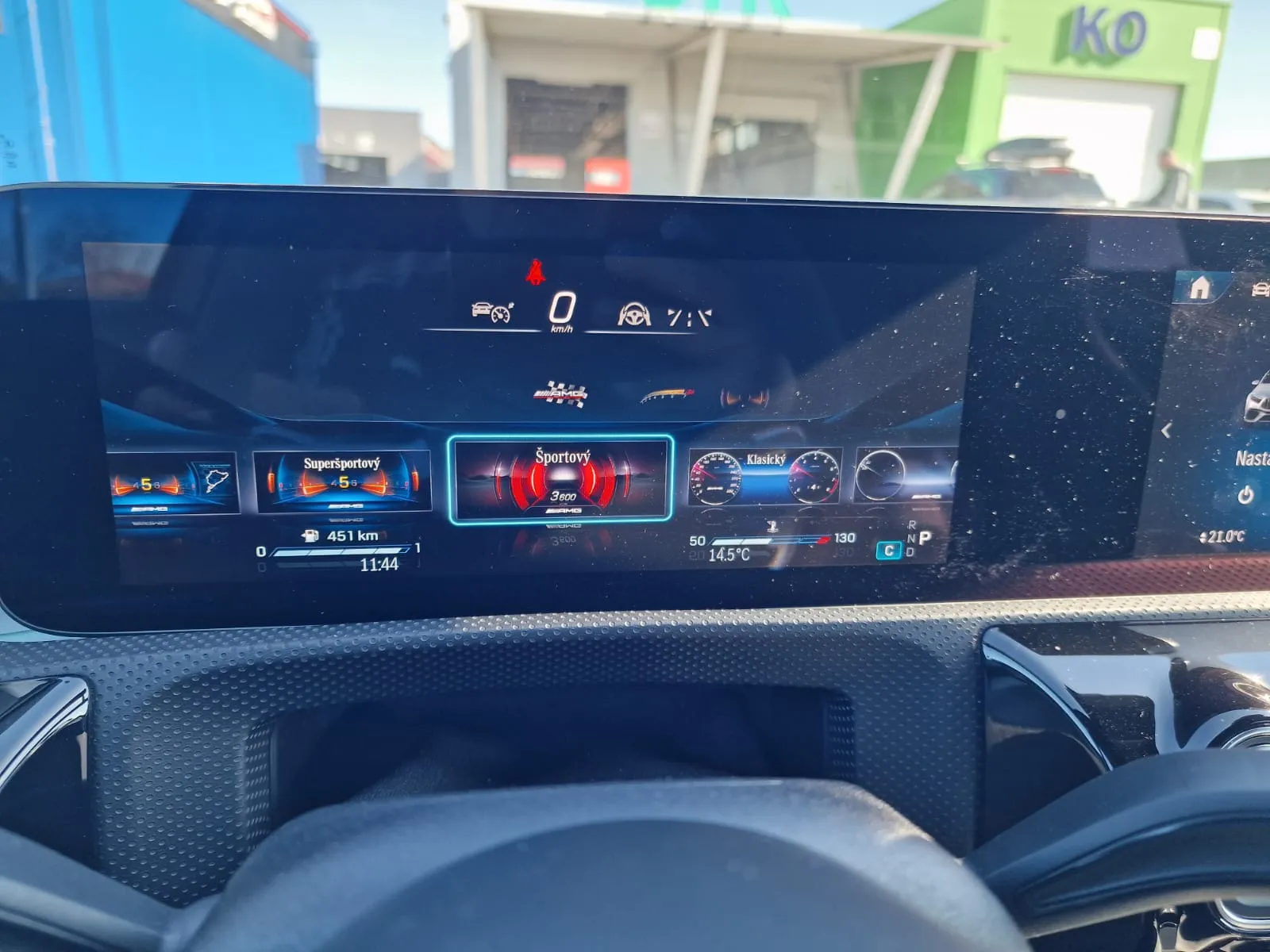 
								Mercedes-Benz A45SAMG 4MATIC full									