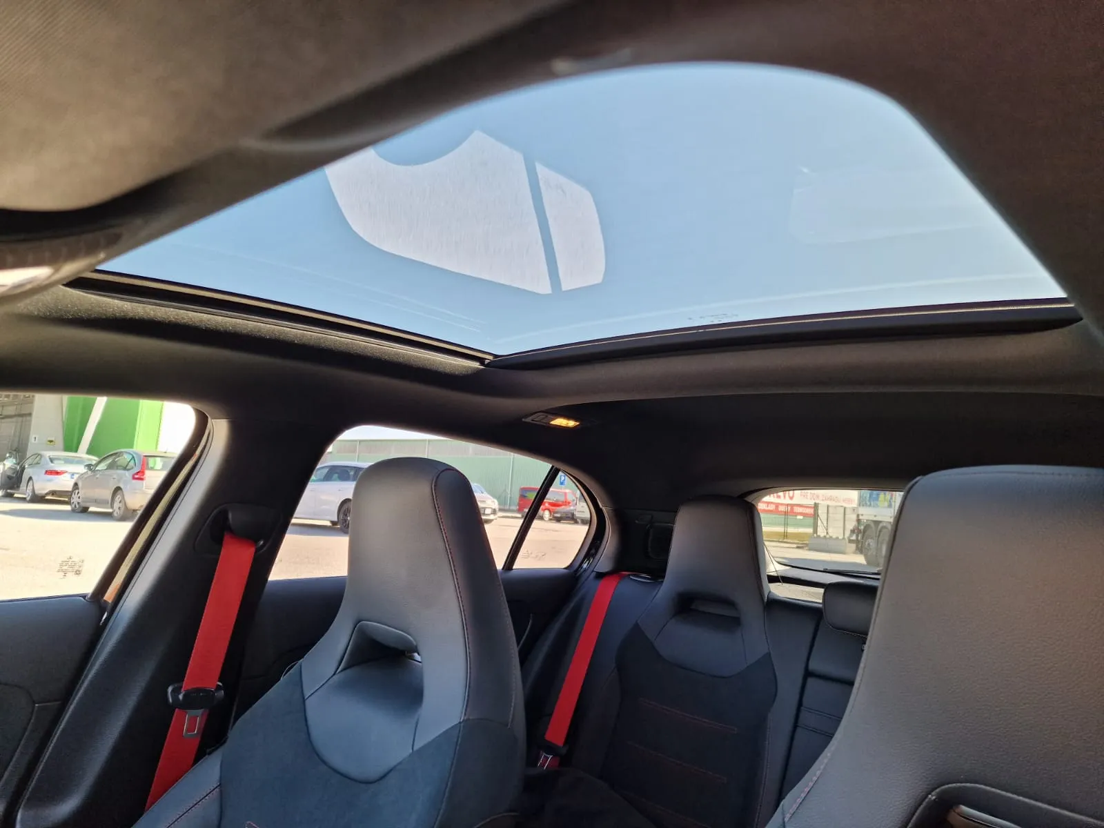 
								Mercedes-Benz A45SAMG 4MATIC full									