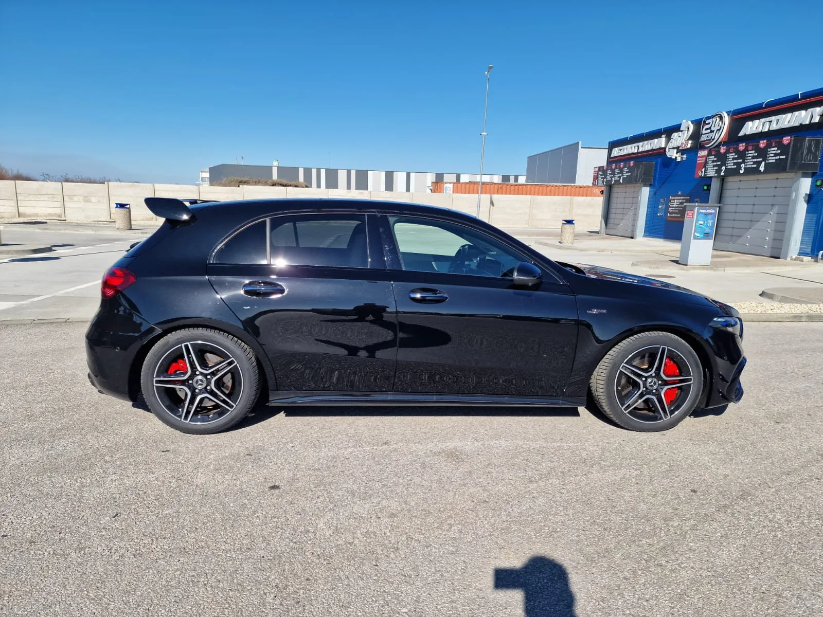 
								Mercedes-Benz A45SAMG 4MATIC full									