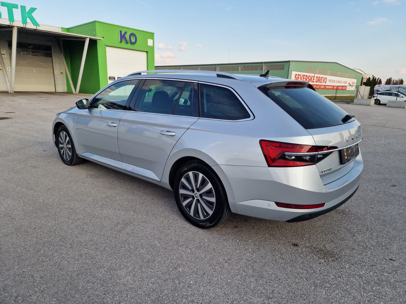 
								Škoda Superb Combi 2.0 TDI SCR Style DSG full									