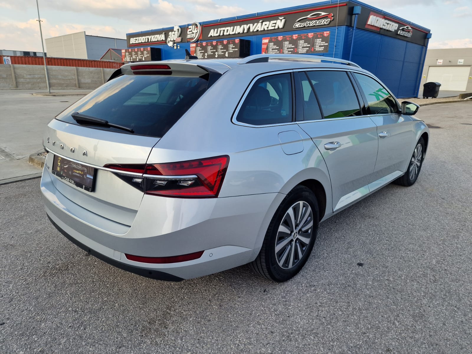 
								Škoda Superb Combi 2.0 TDI SCR Style DSG full									