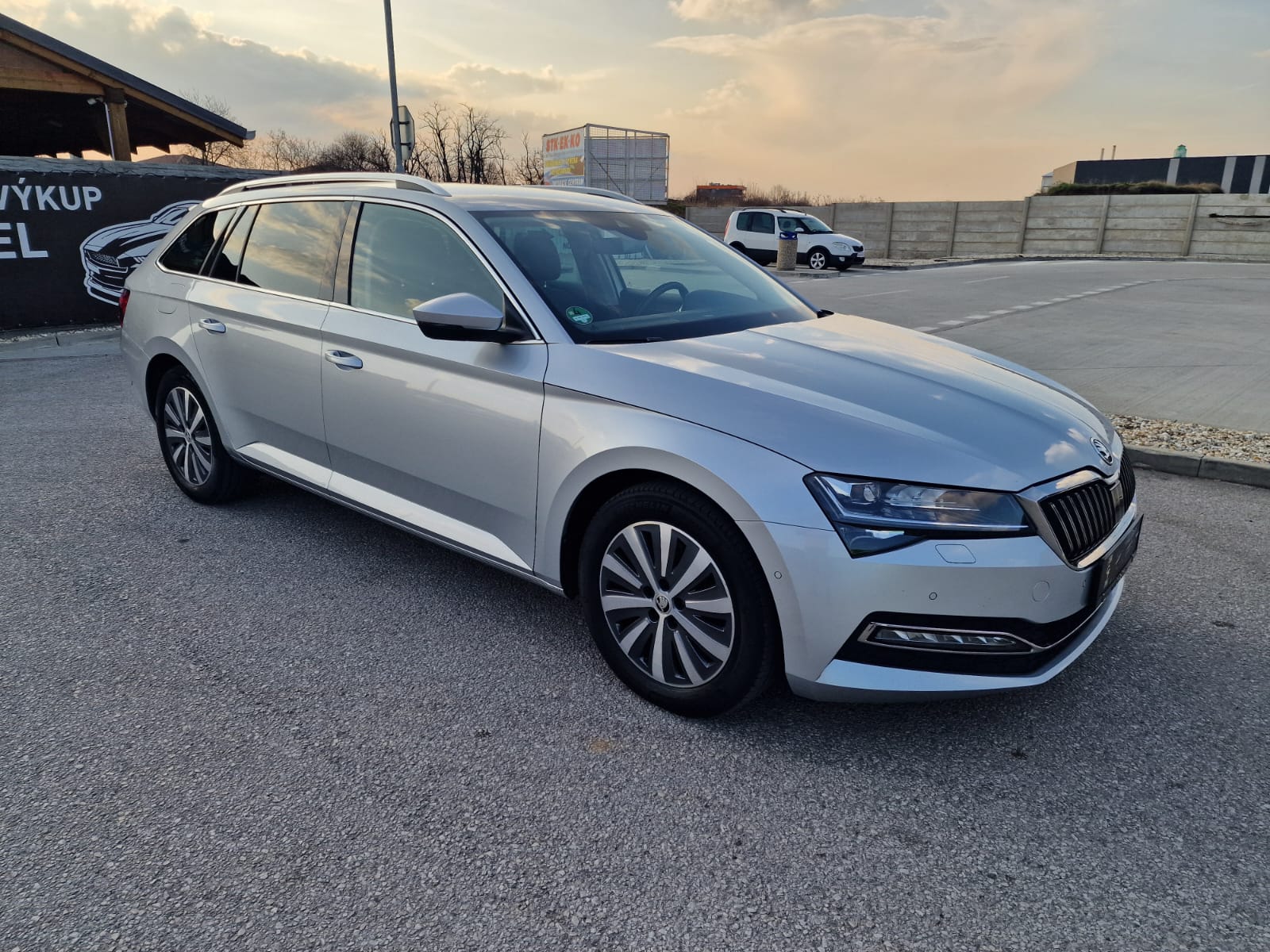 
								Škoda Superb Combi 2.0 TDI SCR Style DSG full									