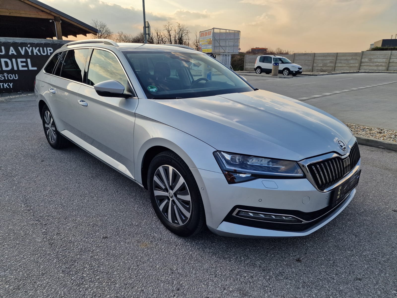 
								Škoda Superb Combi 2.0 TDI SCR Style DSG full									