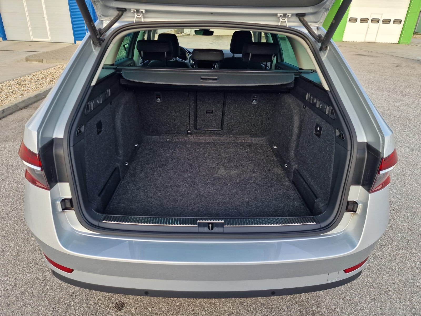 
								Škoda Superb Combi 2.0 TDI SCR Style DSG full									