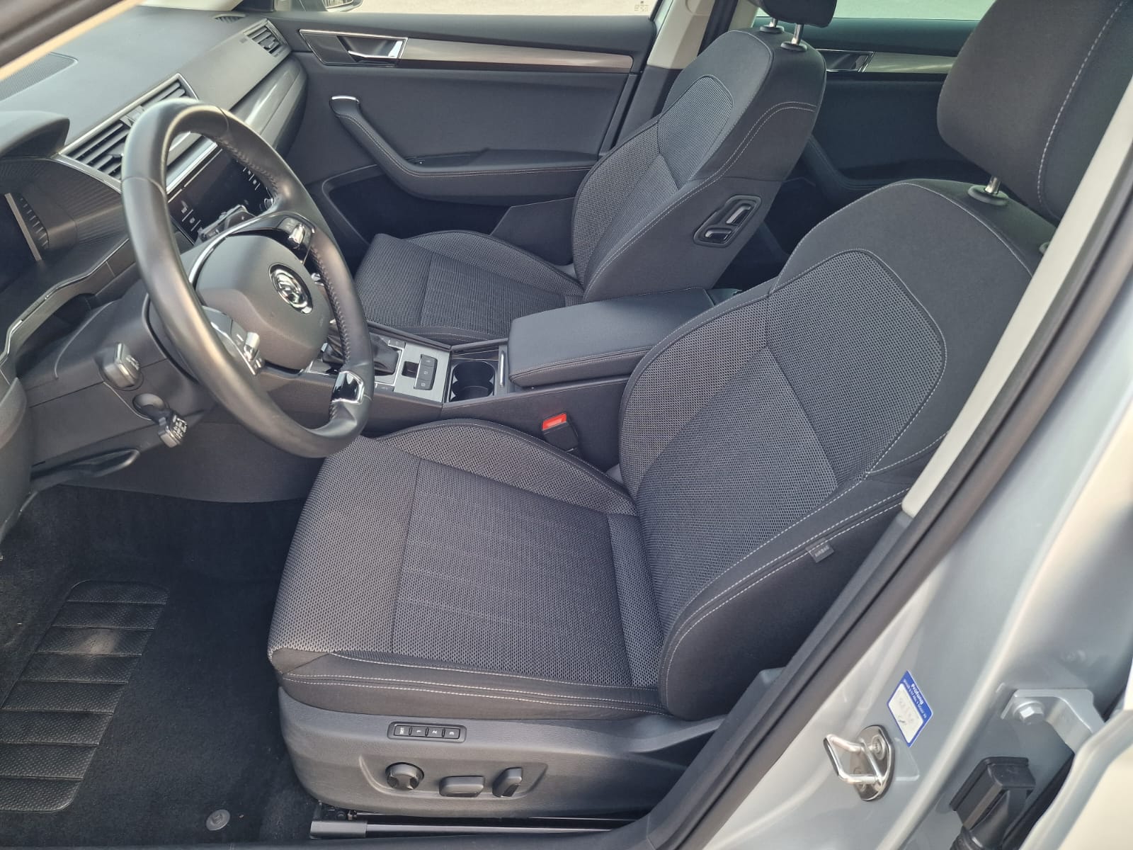 
								Škoda Superb Combi 2.0 TDI SCR Style DSG full									