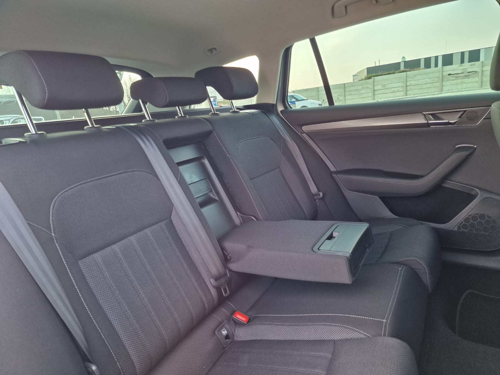 
								Škoda Superb Combi 2.0 TDI SCR Style DSG full									