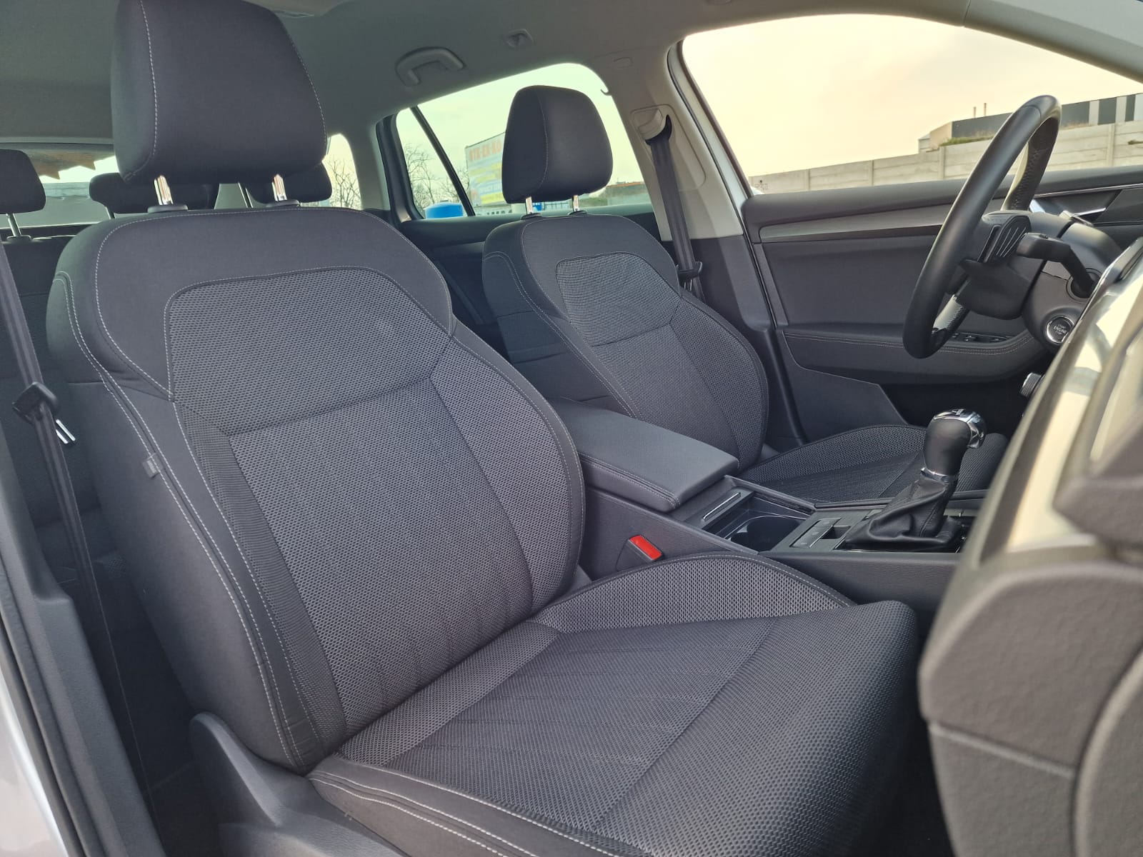 
								Škoda Superb Combi 2.0 TDI SCR Style DSG full									