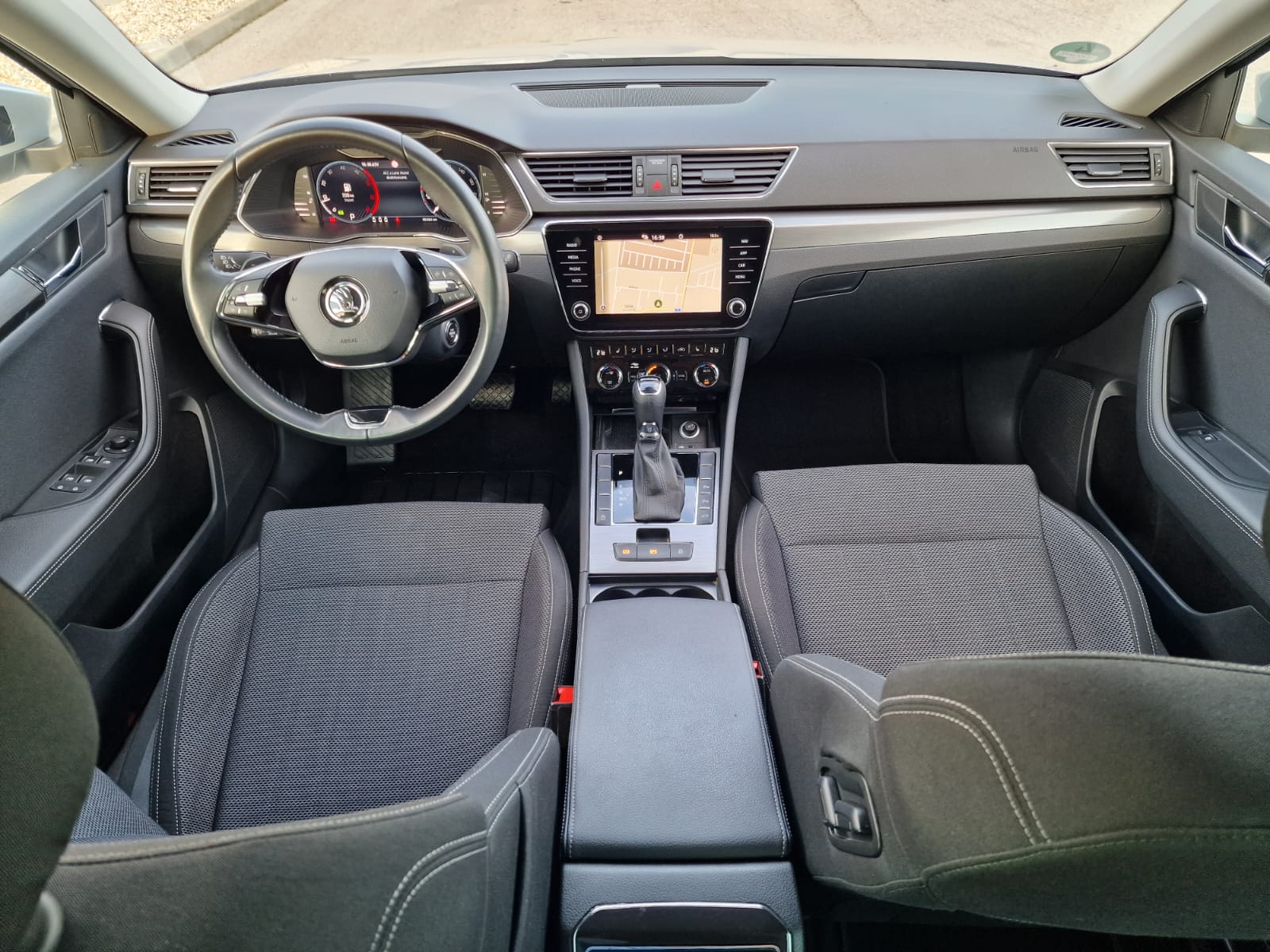 
								Škoda Superb Combi 2.0 TDI SCR Style DSG full									