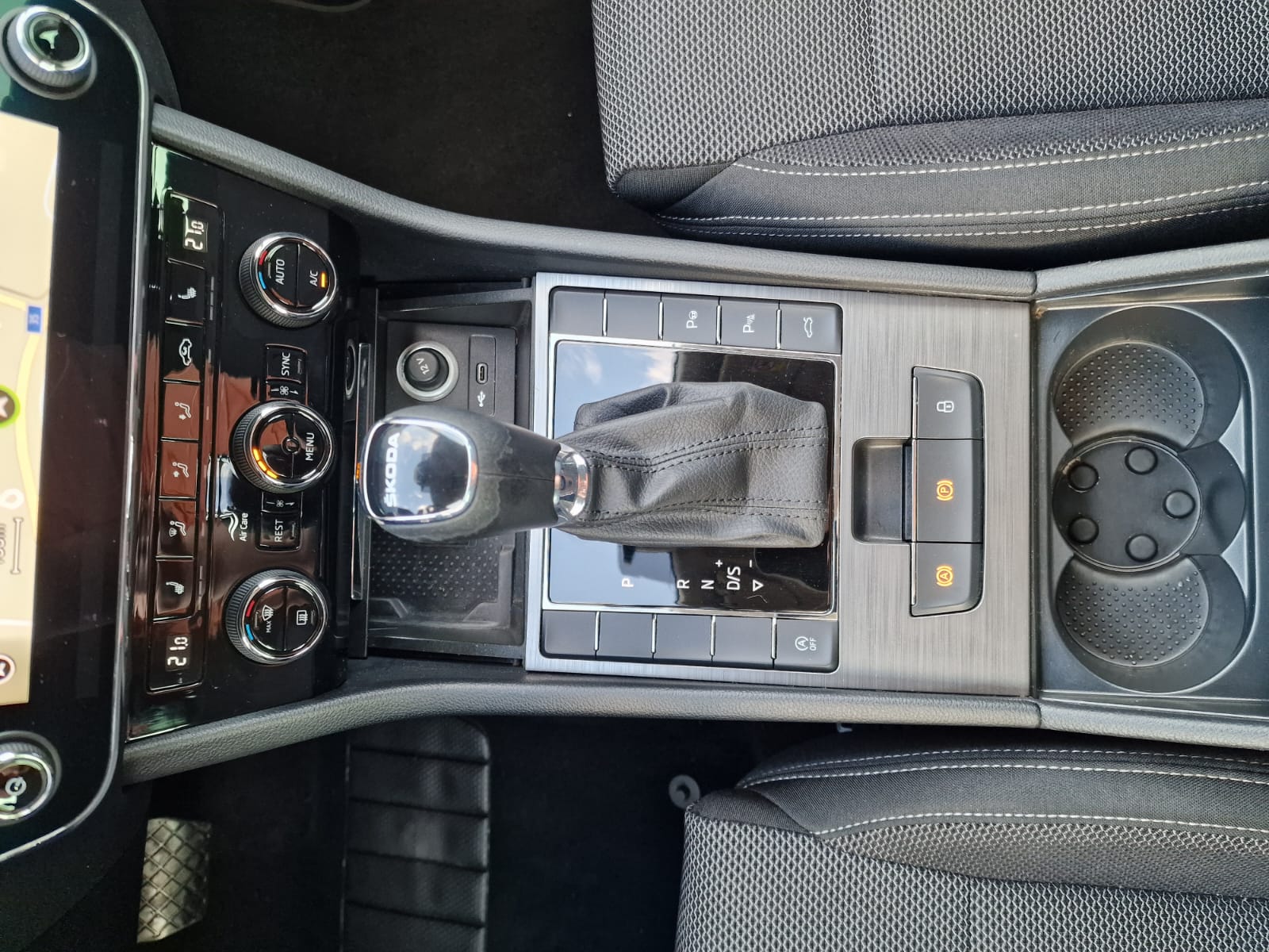 
								Škoda Superb Combi 2.0 TDI SCR Style DSG full									