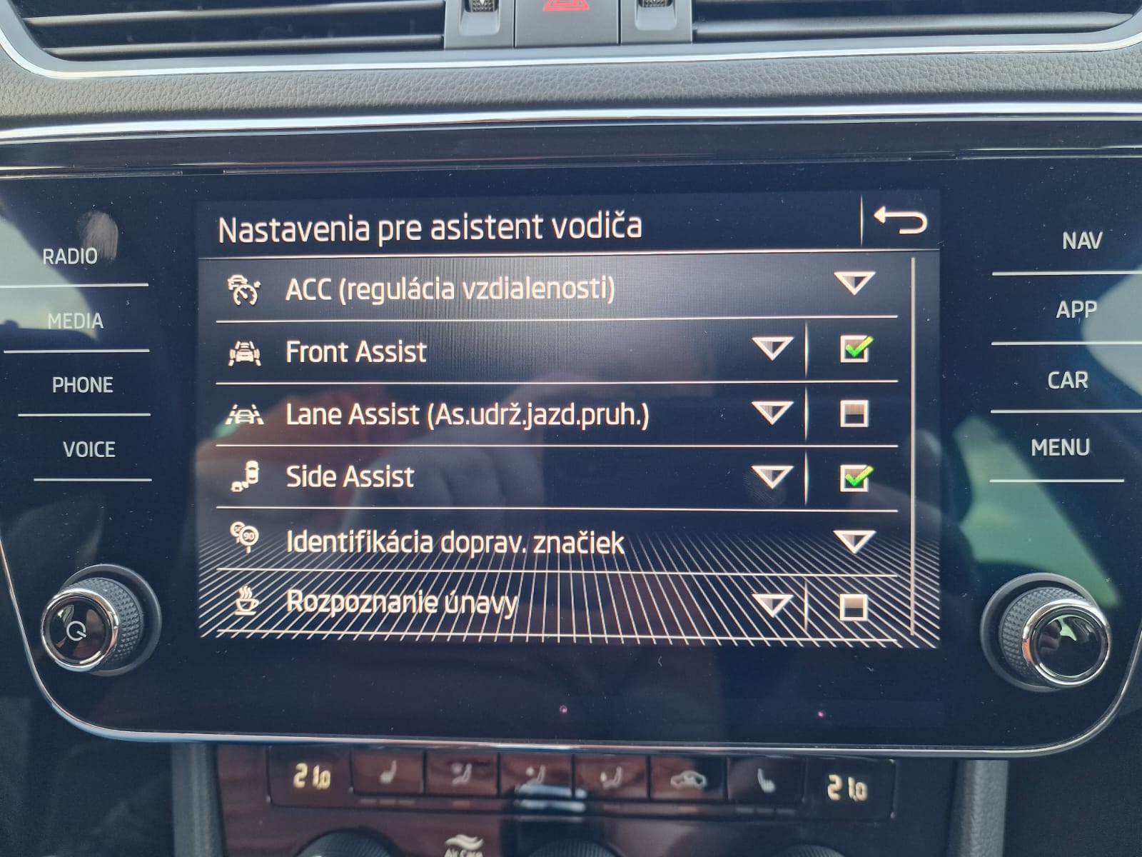 
								Škoda Superb Combi 2.0 TDI SCR Style DSG full									