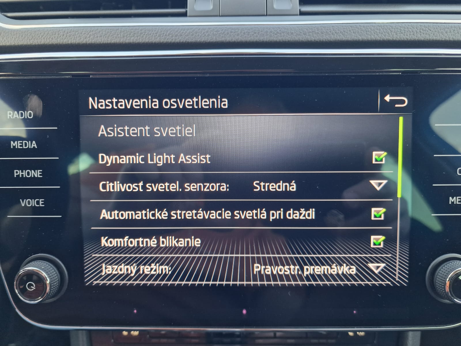 
								Škoda Superb Combi 2.0 TDI SCR Style DSG full									