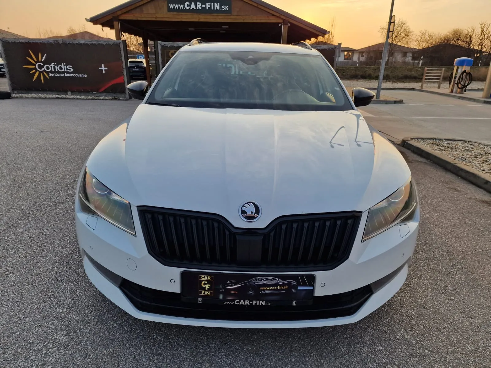 
								Škoda Superb 2.0TDi Sportline DSG full									