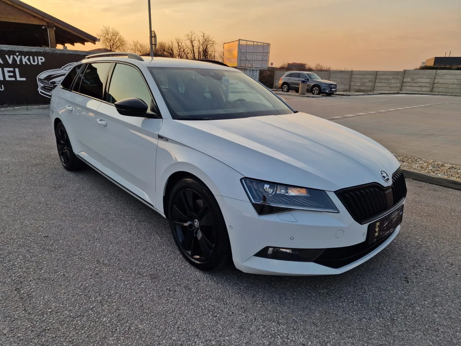 
								Škoda Superb 2.0TDi Sportline DSG full									