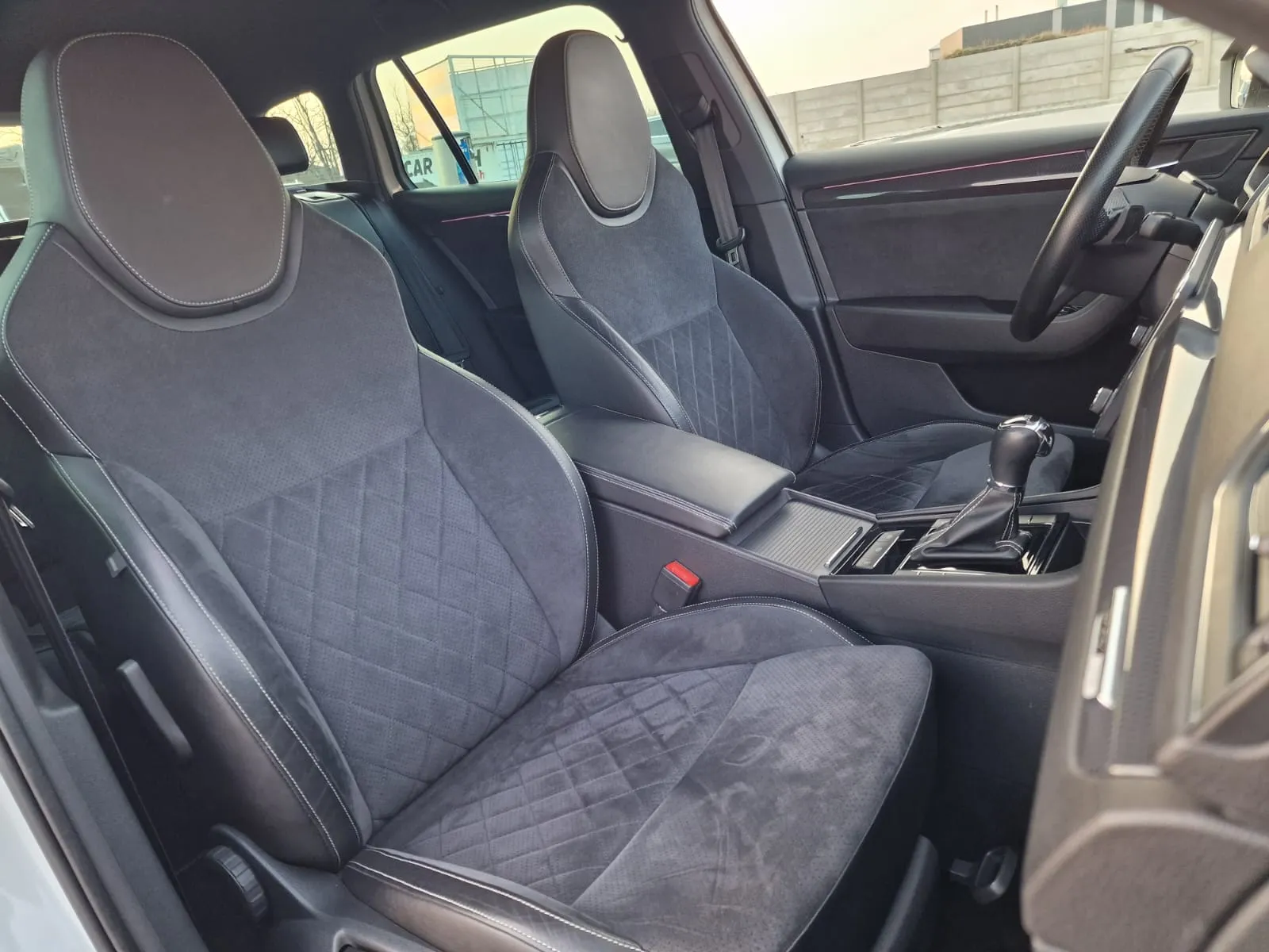 
								Škoda Superb 2.0TDi Sportline DSG full									