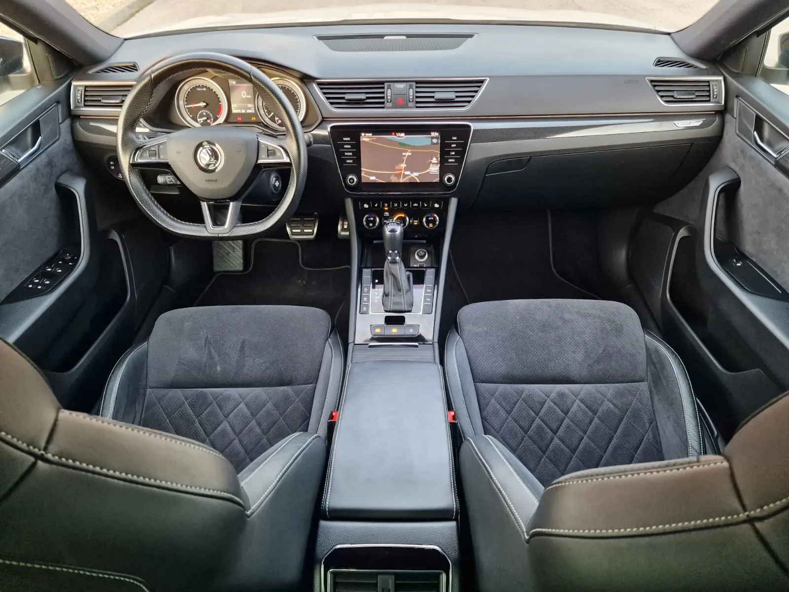 
								Škoda Superb 2.0TDi Sportline DSG full									