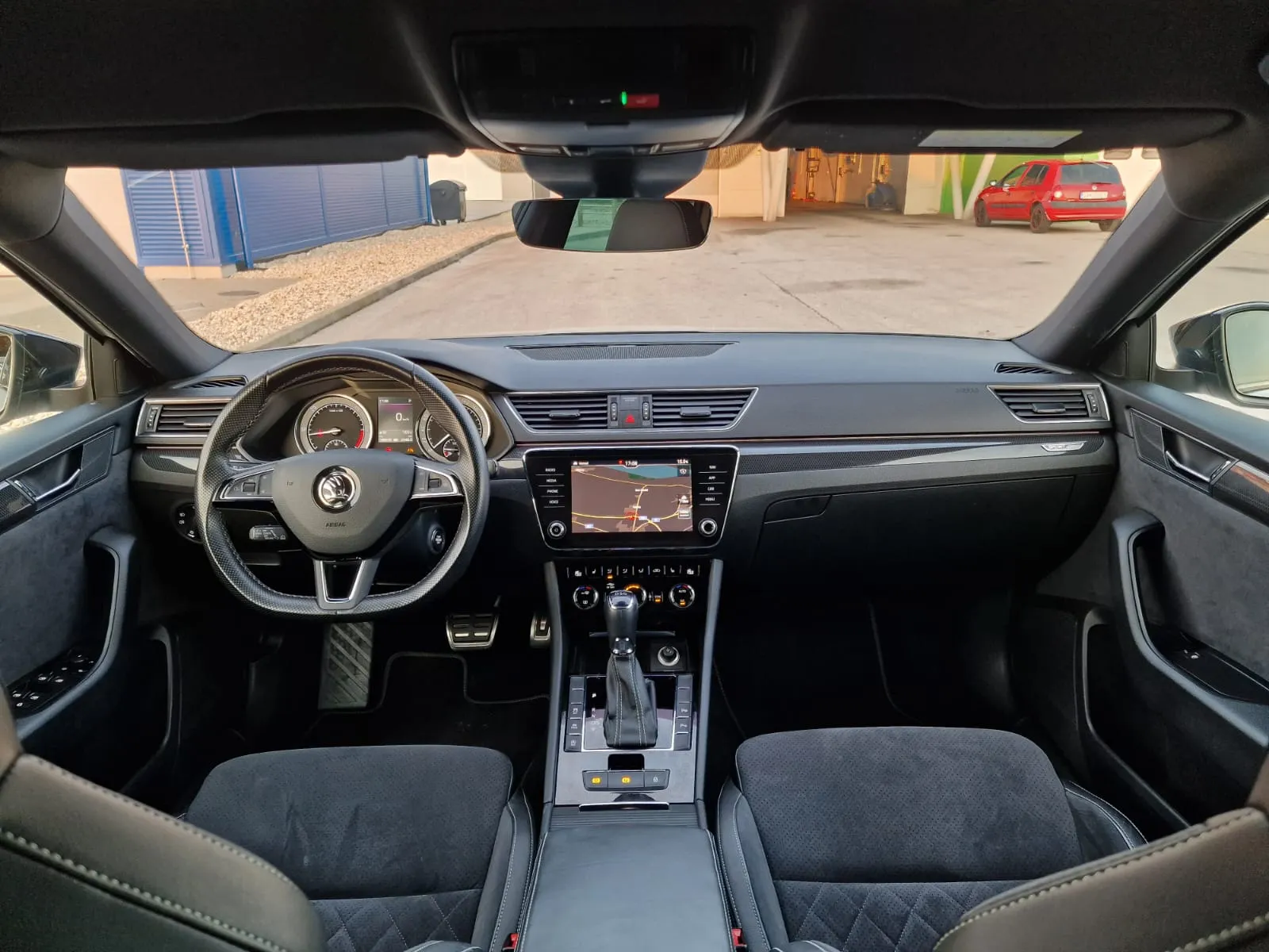 
								Škoda Superb 2.0TDi Sportline DSG full									