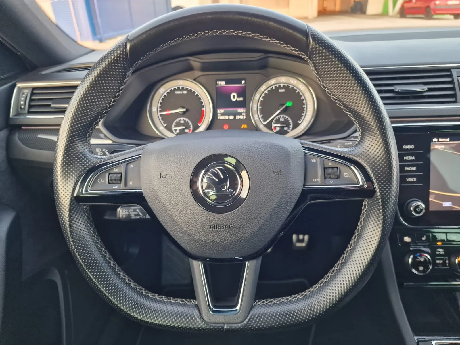 
								Škoda Superb 2.0TDi Sportline DSG full									