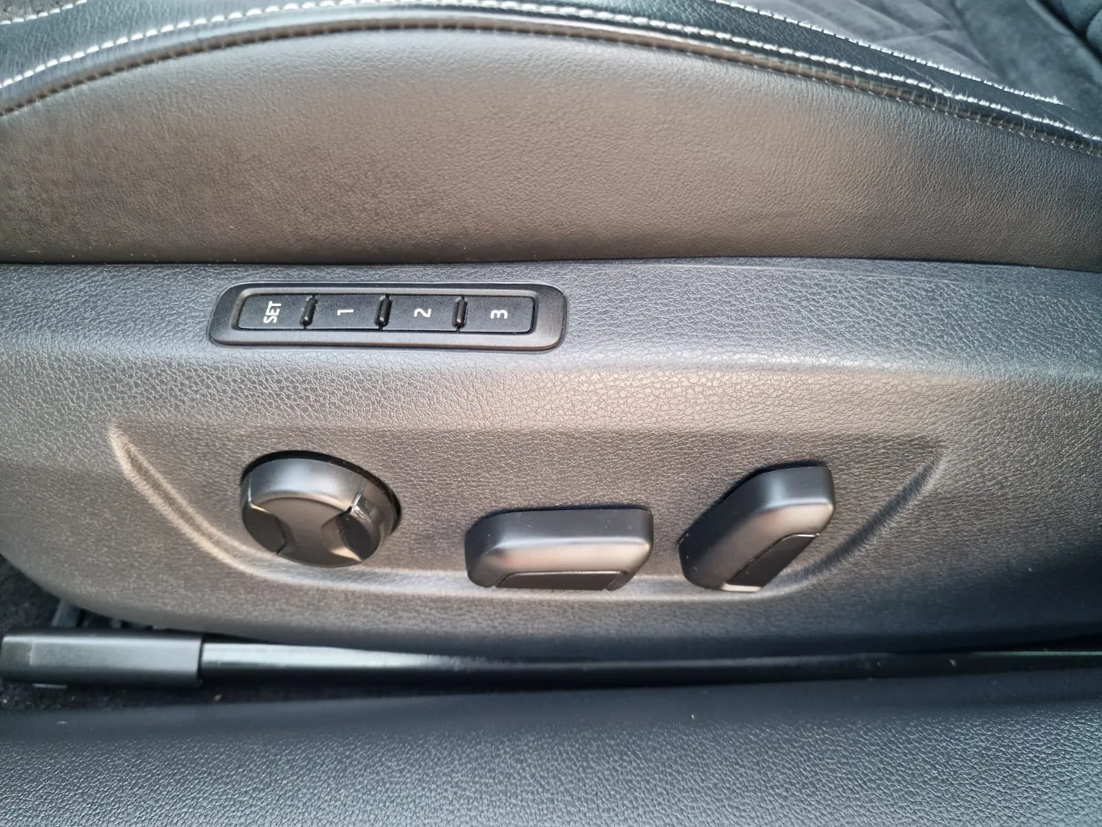 
								Škoda Superb 2.0TDi Sportline DSG full									