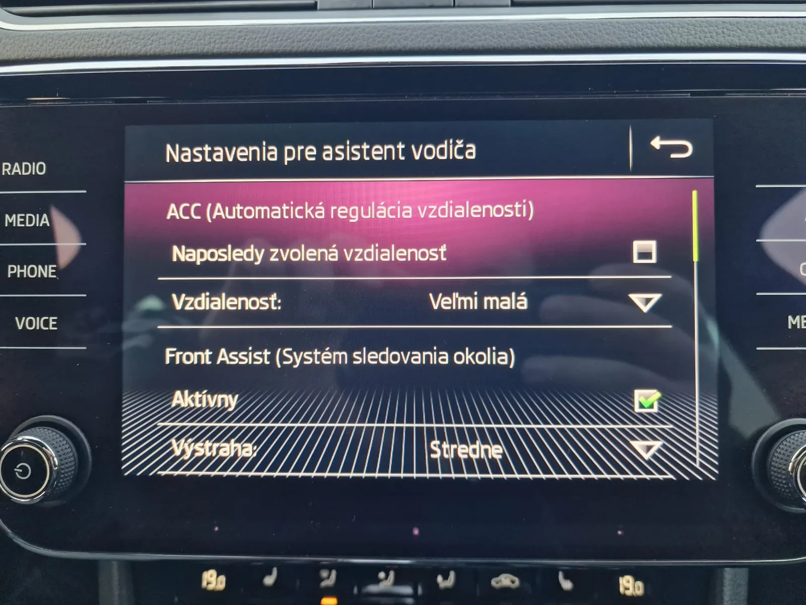 
								Škoda Superb 2.0TDi Sportline DSG full									