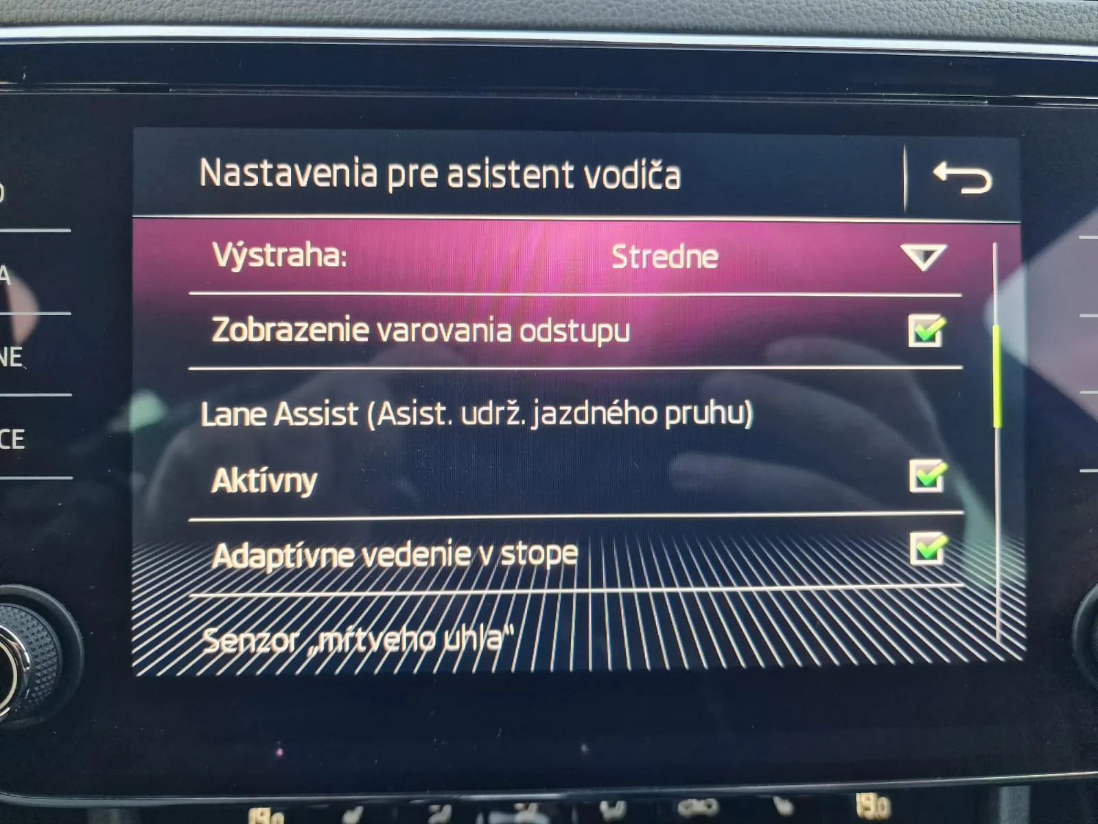 
								Škoda Superb 2.0TDi Sportline DSG full									