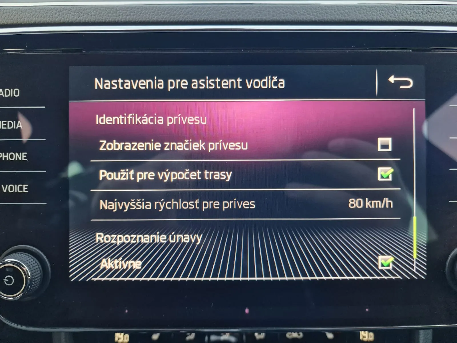 
								Škoda Superb 2.0TDi Sportline DSG full									