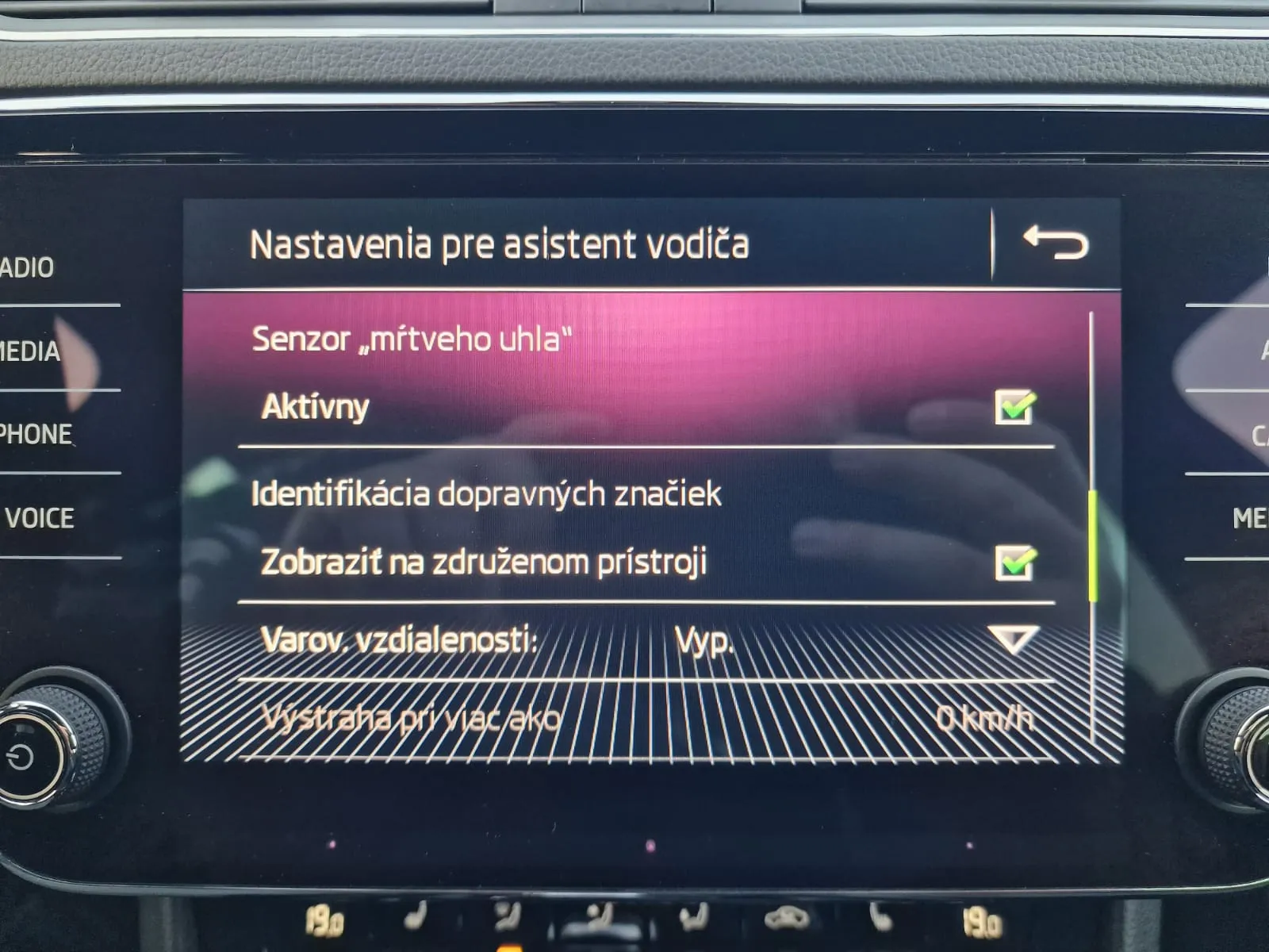 
								Škoda Superb 2.0TDi Sportline DSG full									