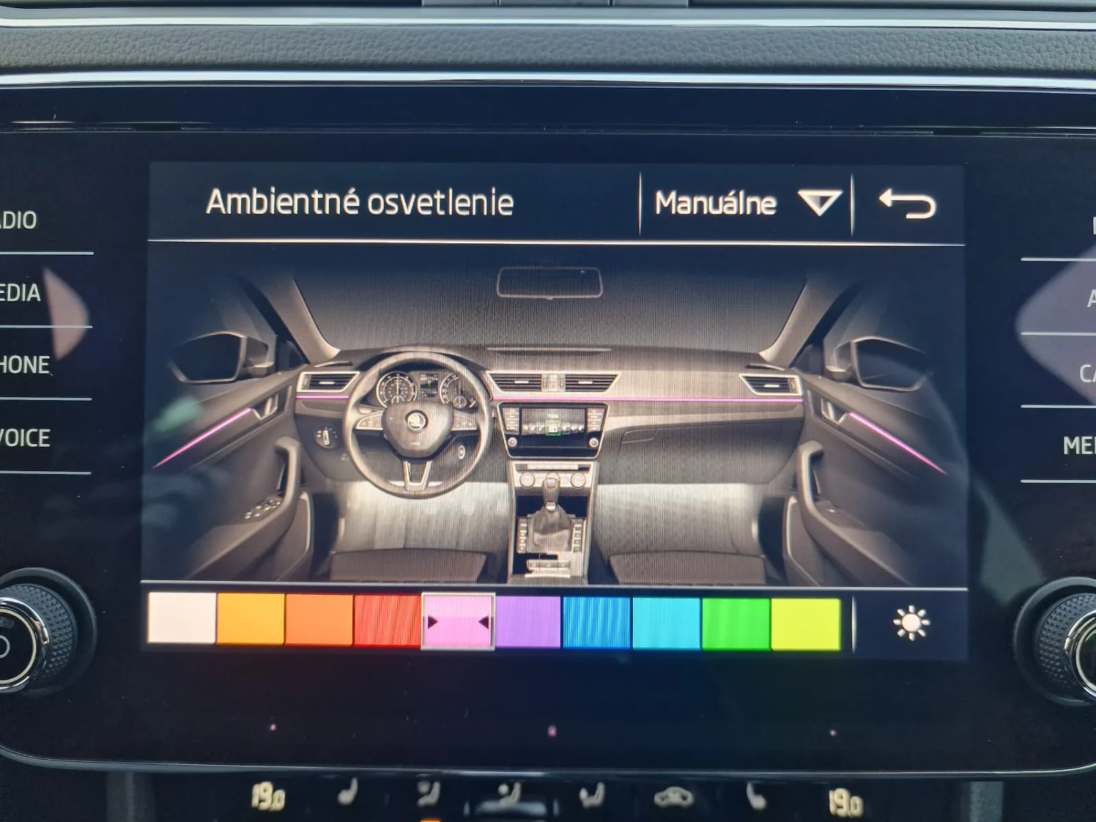 
								Škoda Superb 2.0TDi Sportline DSG full									