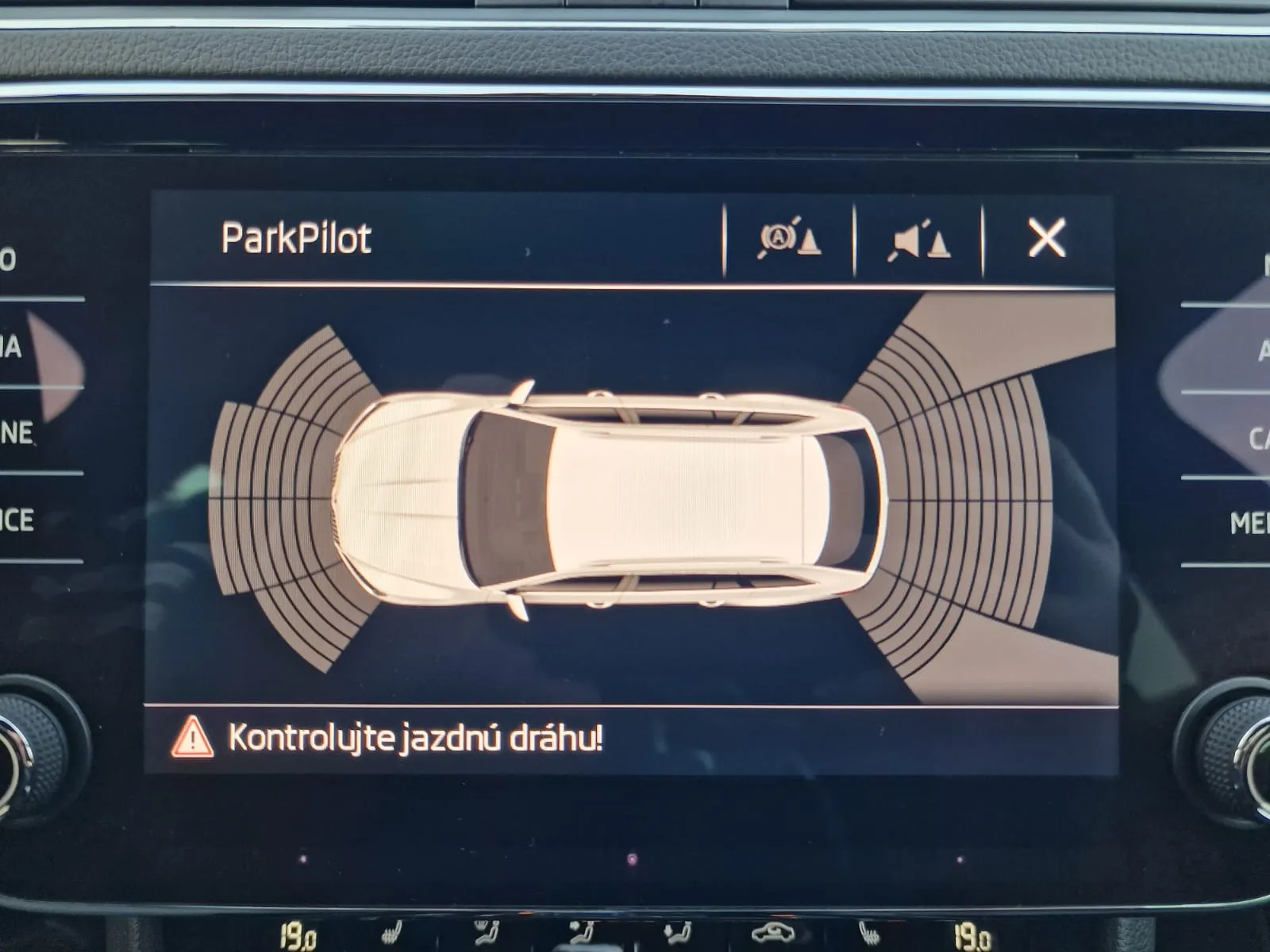 
								Škoda Superb 2.0TDi Sportline DSG full									