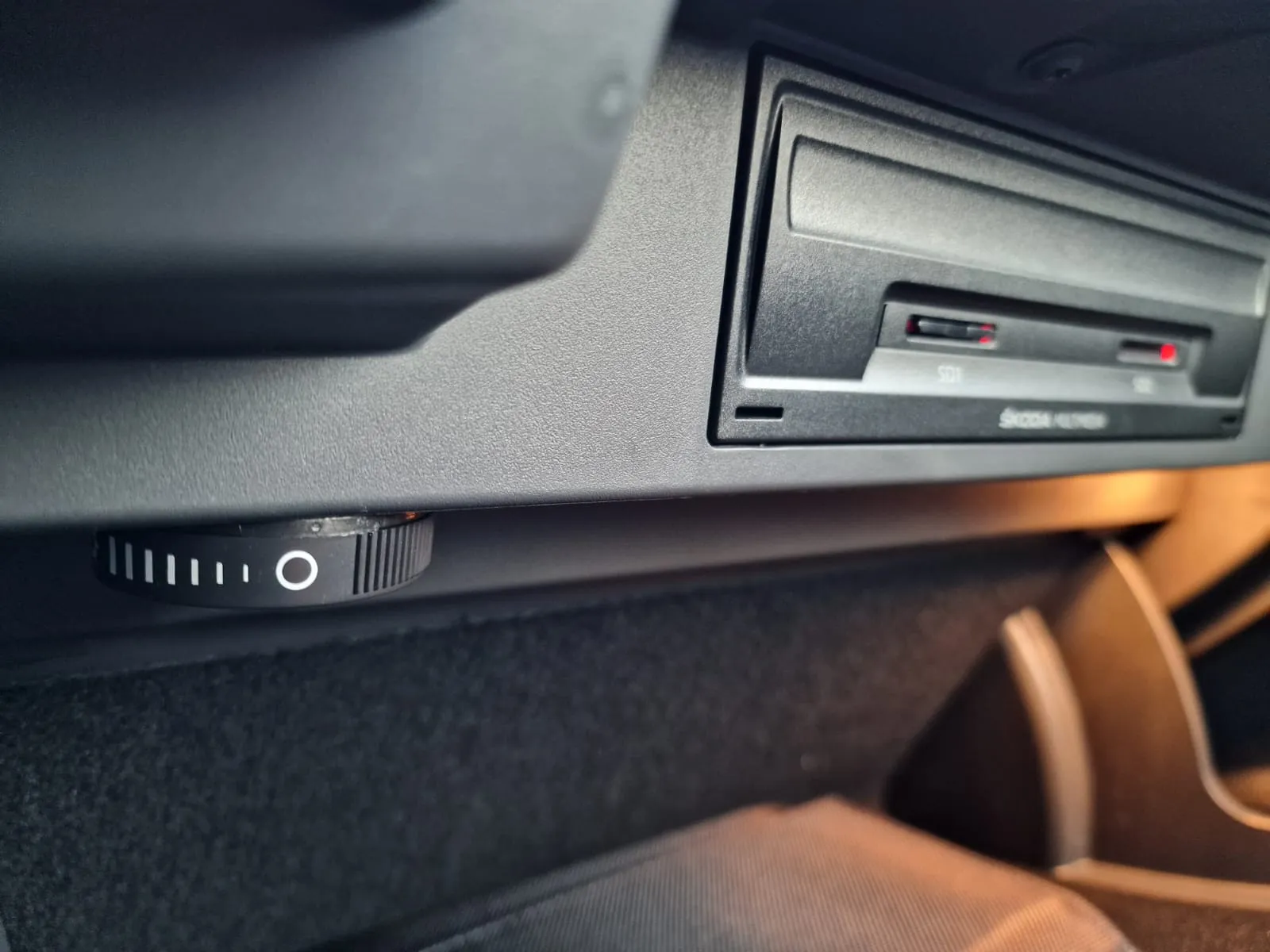 
								Škoda Superb 2.0TDi Sportline DSG full									