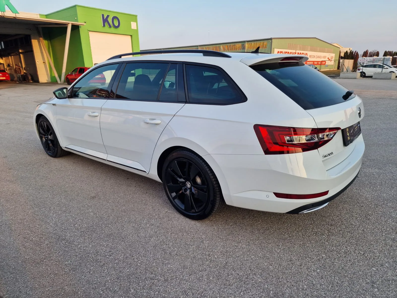 
								Škoda Superb 2.0TDi Sportline DSG full									