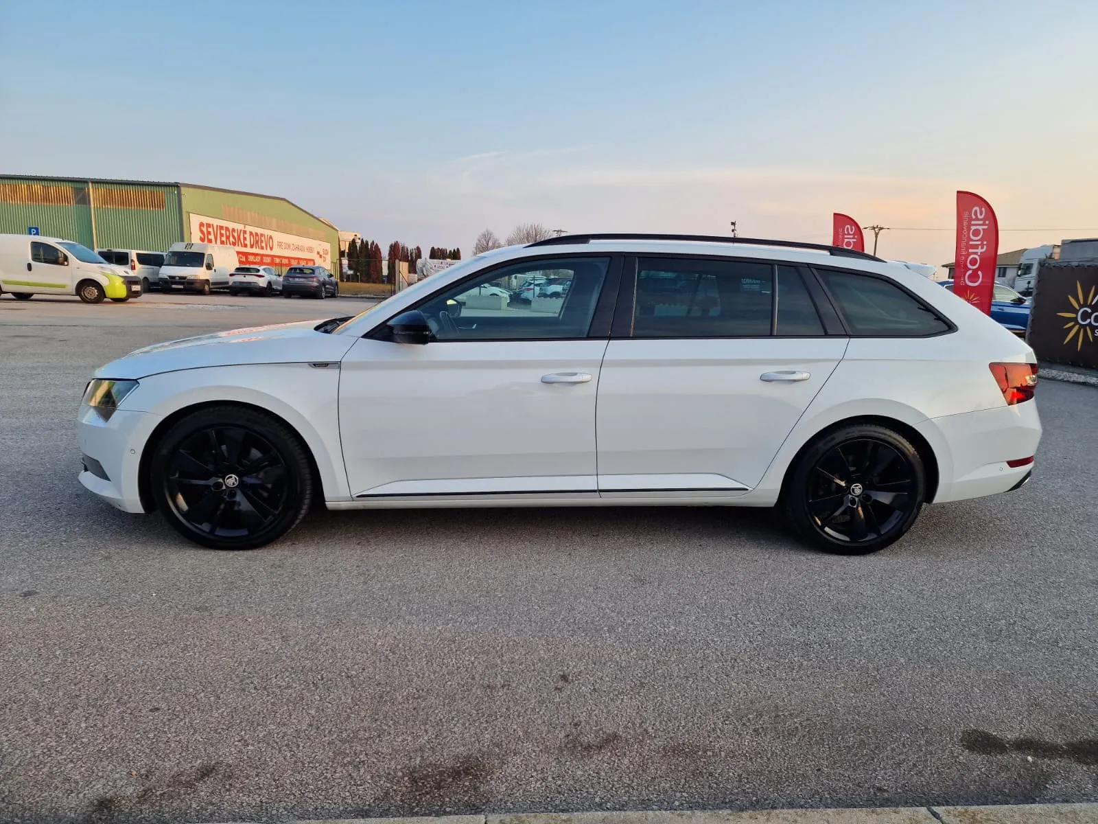 
								Škoda Superb 2.0TDi Sportline DSG full									