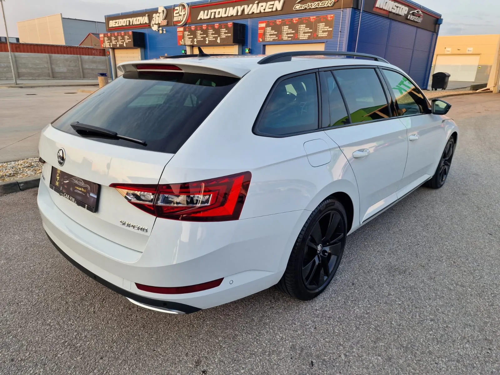 
								Škoda Superb 2.0TDi Sportline DSG full									