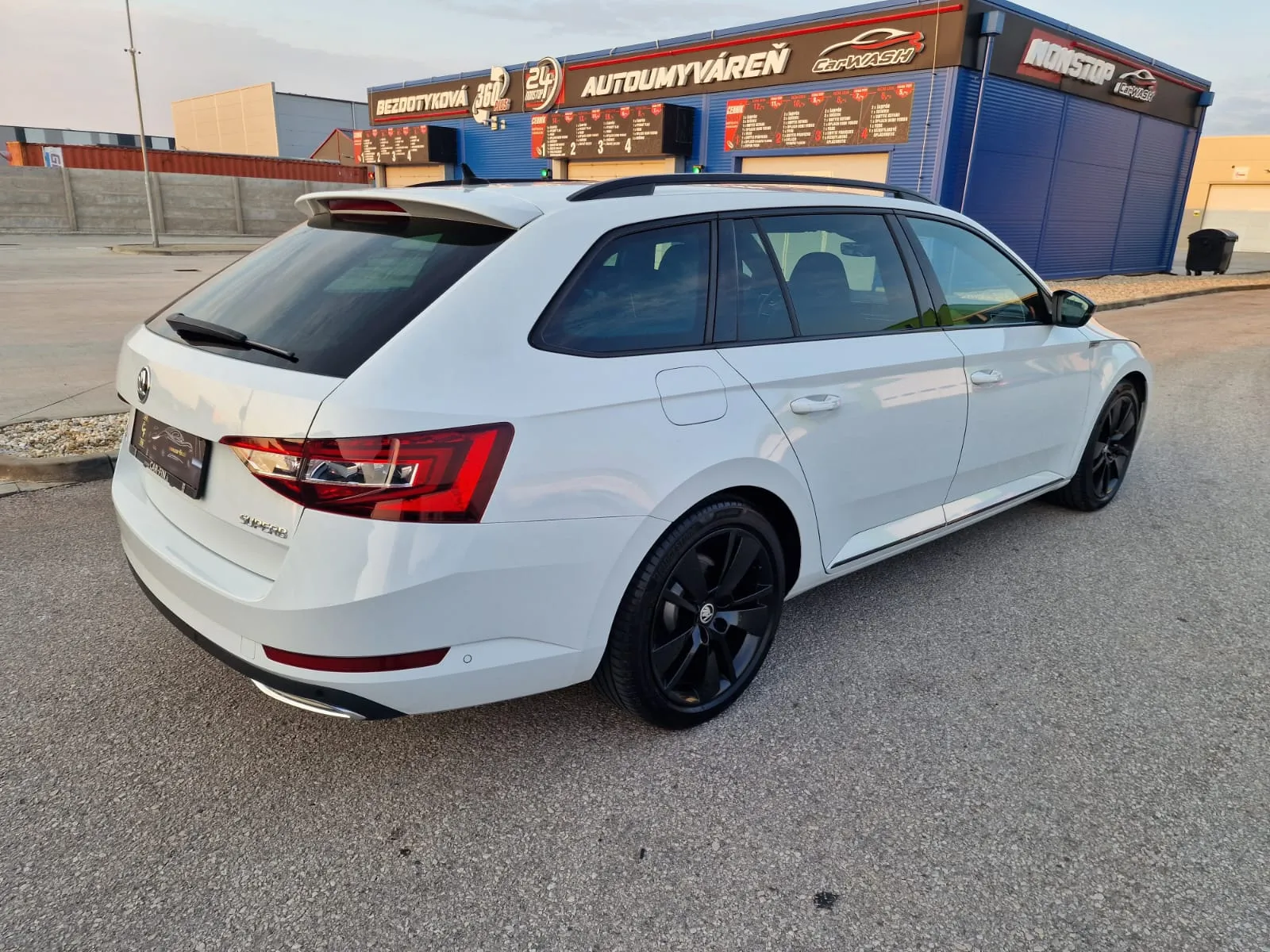 
								Škoda Superb 2.0TDi Sportline DSG full									