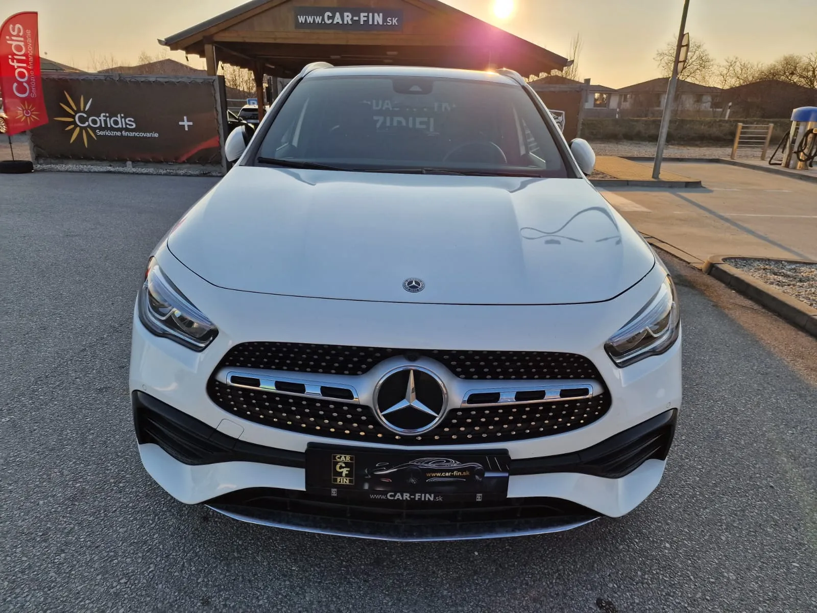 
								Mercedes-Benz GLA 200d A/T full									