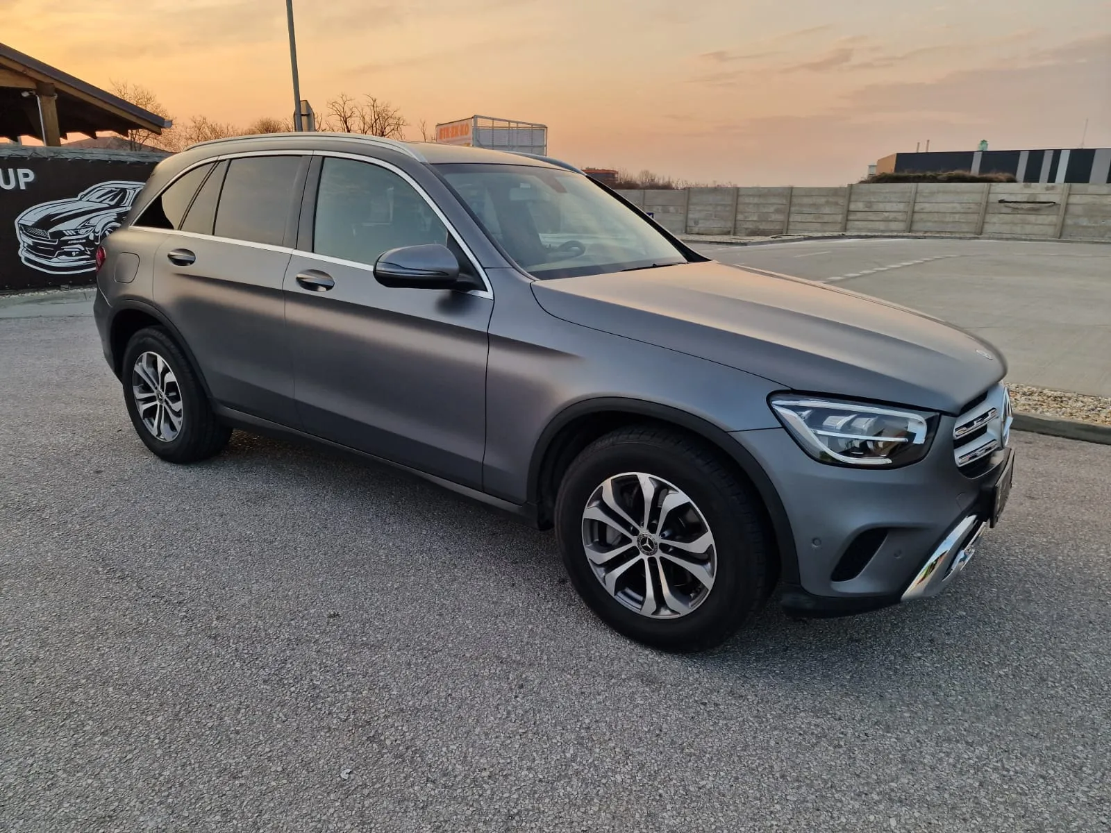 
								Mercedes-Benz GLC 220d 4MATIC A/T full									