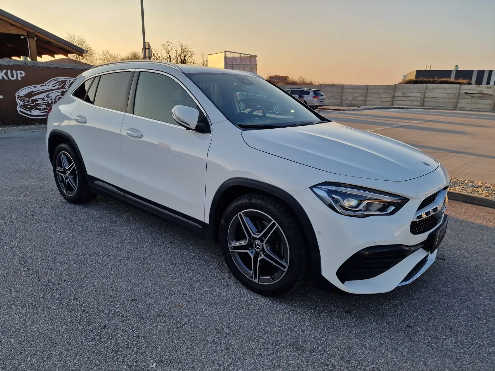 
								Mercedes-Benz GLA 200d A/T full									