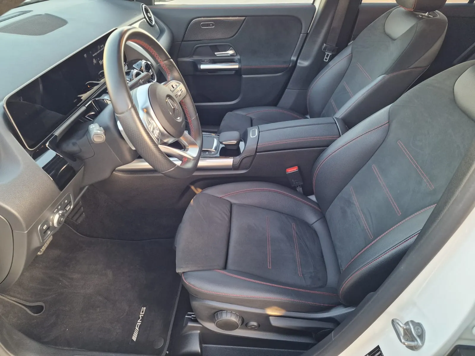 
								Mercedes-Benz GLA 200d A/T full									