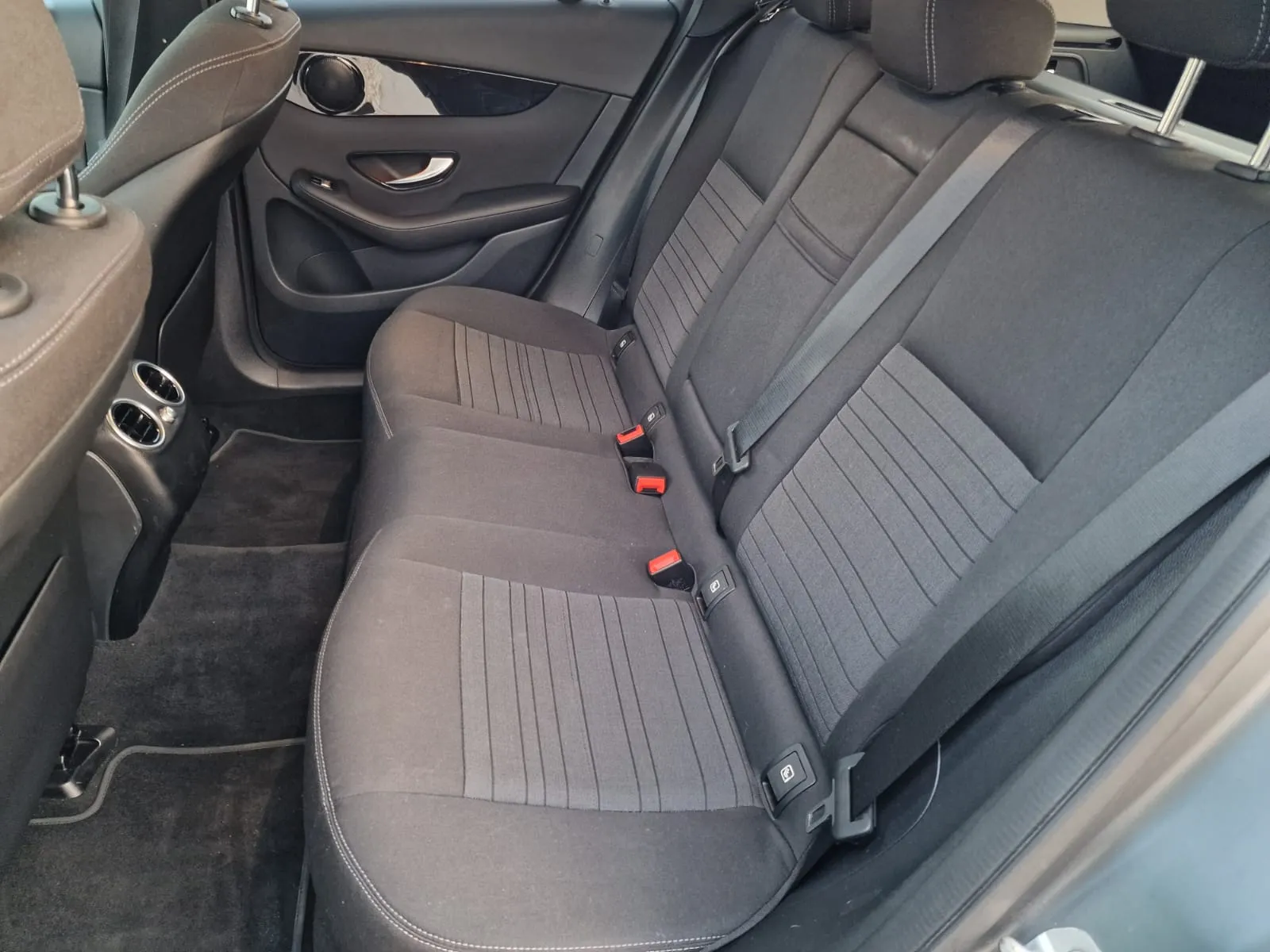 
								Mercedes-Benz GLC 220d 4MATIC A/T full									