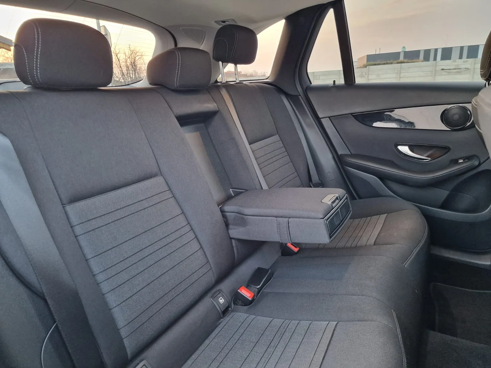 
								Mercedes-Benz GLC 220d 4MATIC A/T full									