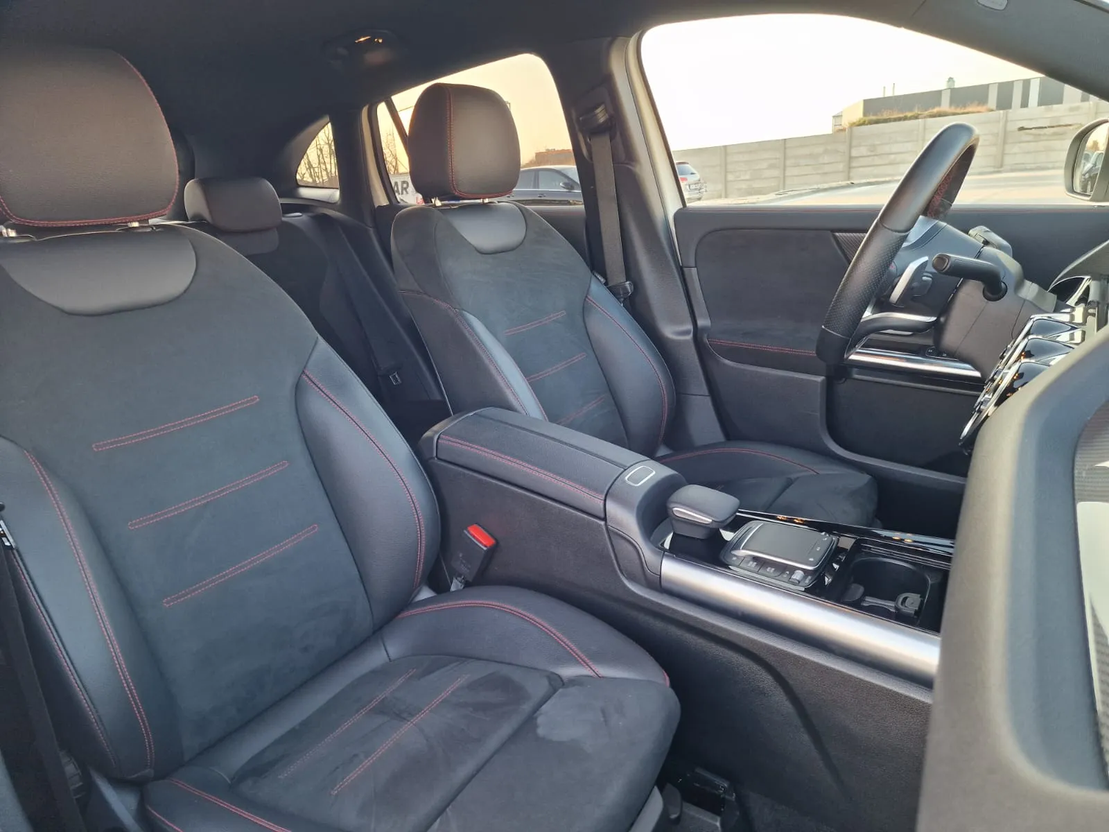 
								Mercedes-Benz GLA 200d A/T full									