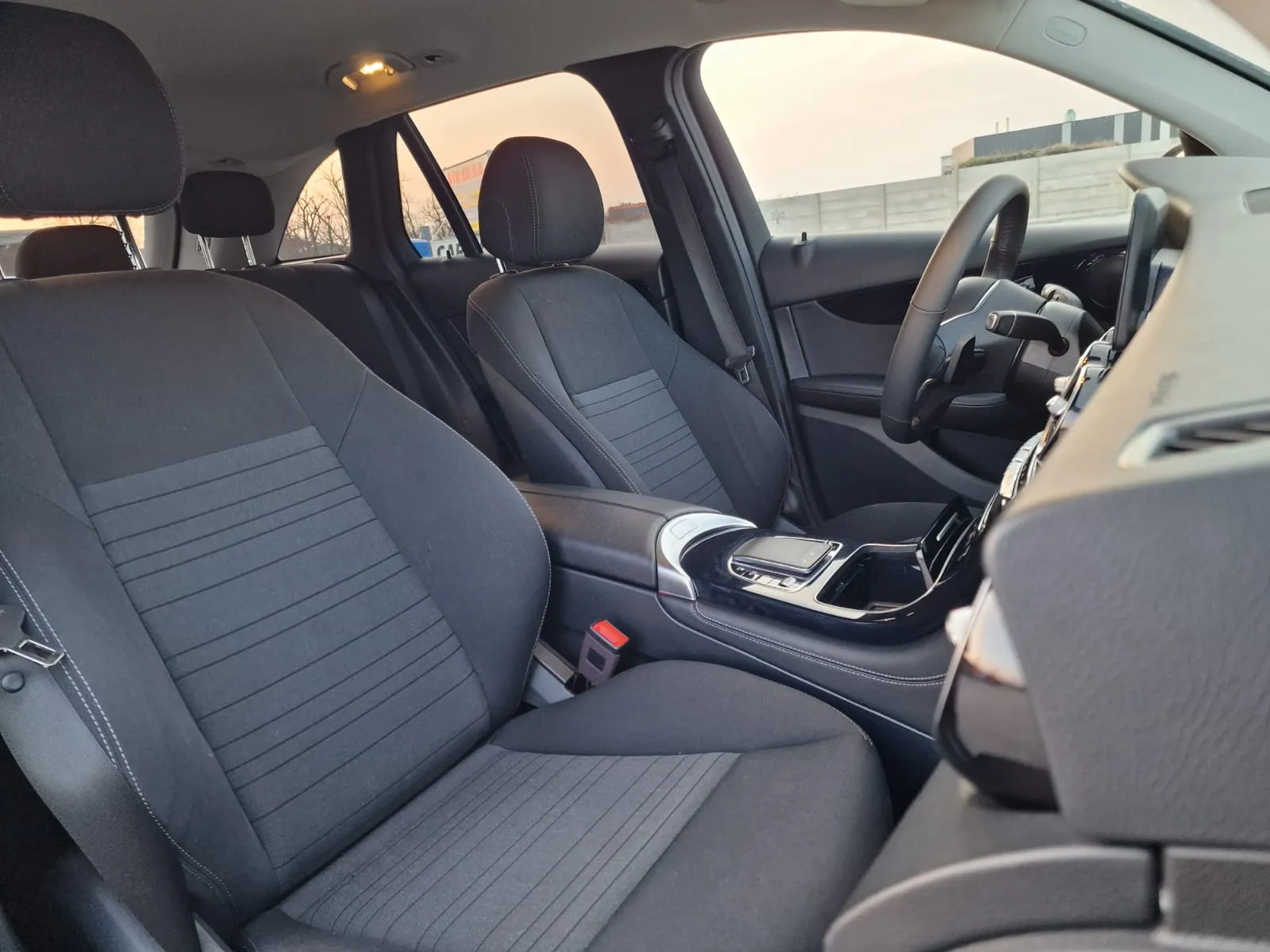 
								Mercedes-Benz GLC 220d 4MATIC A/T full									