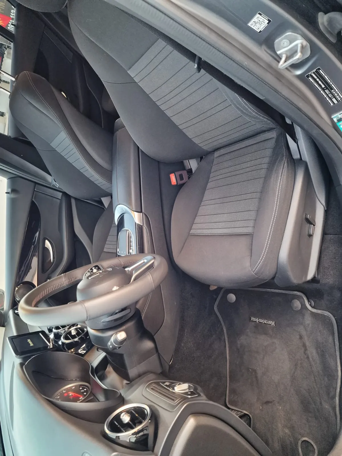 
								Mercedes-Benz GLC 220d 4MATIC A/T full									