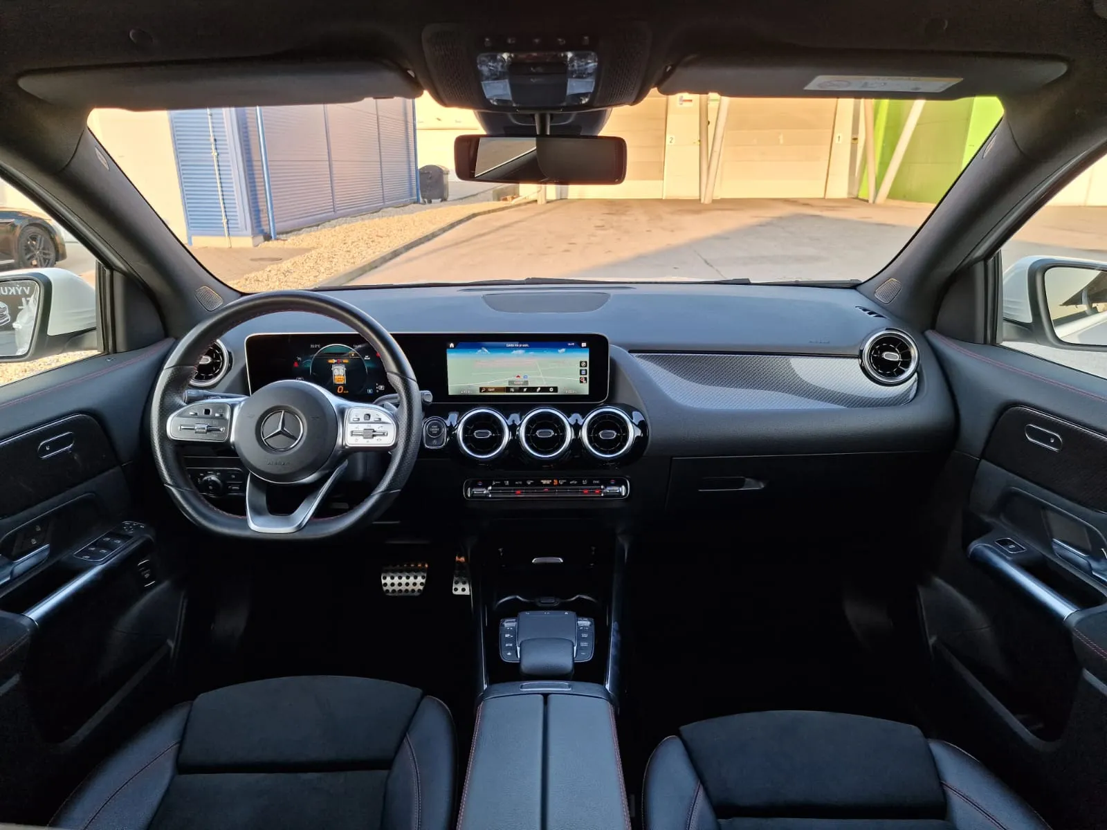 
								Mercedes-Benz GLA 200d A/T full									