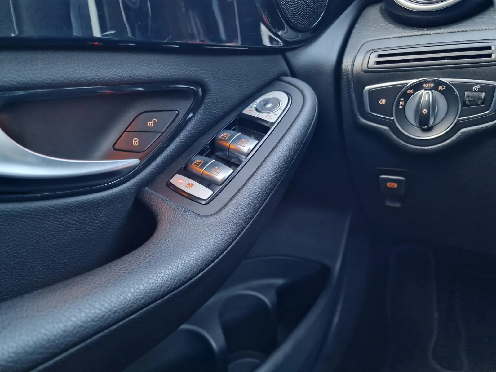 
								Mercedes-Benz GLC 220d 4MATIC A/T full									